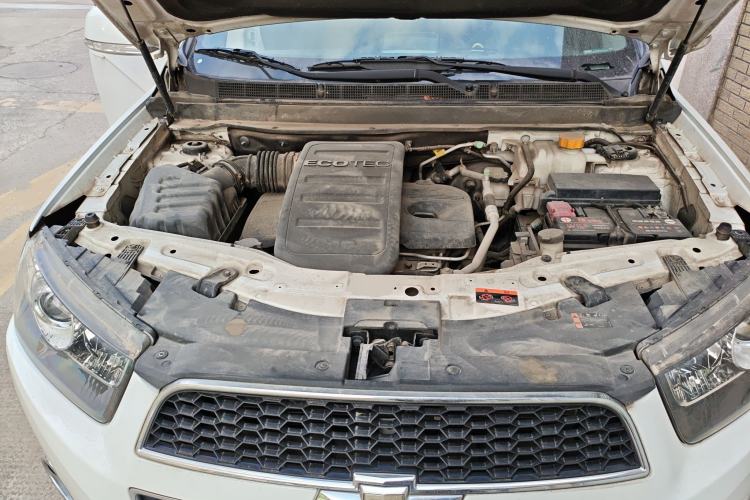 Used Chevrolet Captiva 2014 2.4L 4x4 Flagship Edition 7 Seats Engine Bay