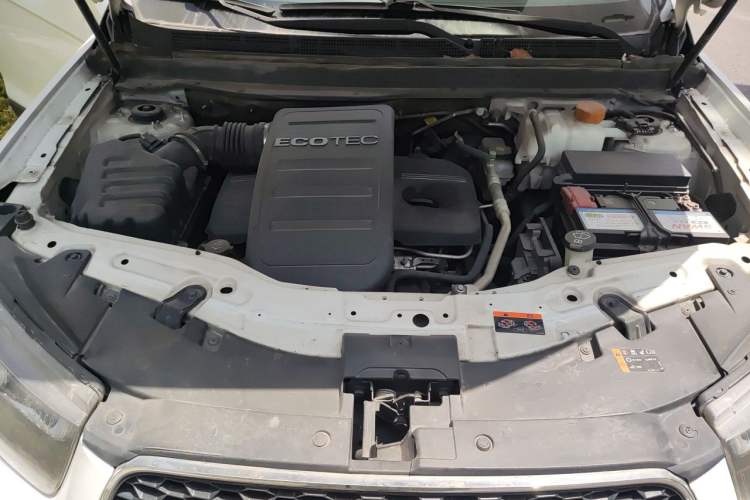 Used Chevrolet Captiva 2014 2.4L 4x4 Flagship Edition 7 Seats Engine Bay