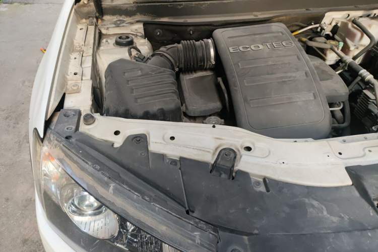 Used Chevrolet Captiva 2014 2.4L Two-Wheel Drive Urban Version 7 Seats Engine Bay Right