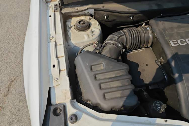 Used Chevrolet Captiva 2014 2.4L Two-Wheel Drive Urban Version 7 Seats Engine Bay Right