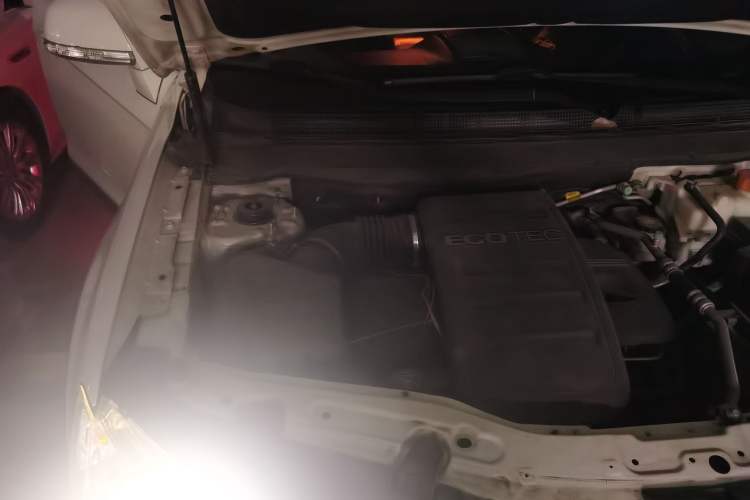 Used Chevrolet Captiva 2014 2.4L 4x4 Flagship Edition 7 Seats Engine Bay Right