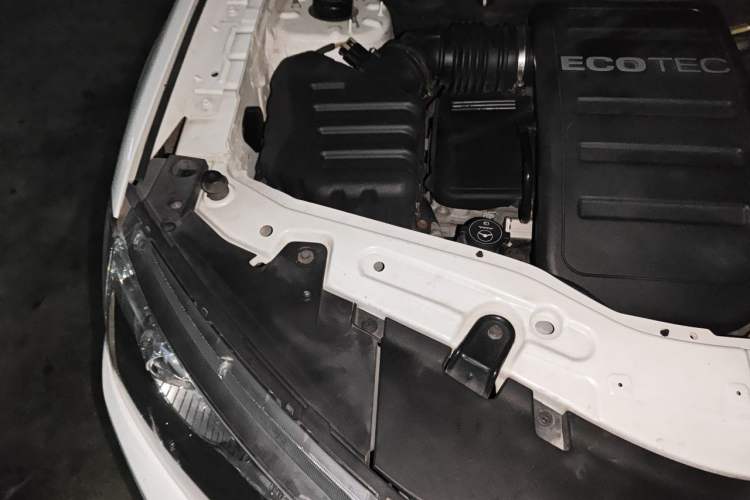 Used Chevrolet Captiva 2014 2.4L 4x4 Flagship Edition 7 Seats Engine Bay Right