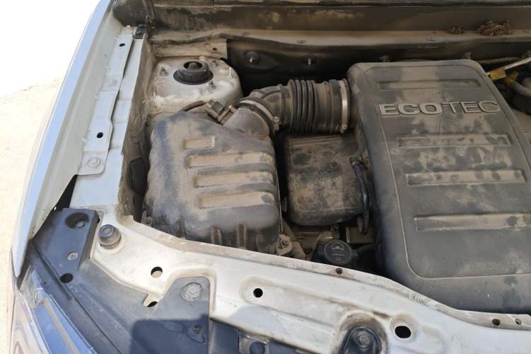 Used Chevrolet Captiva 2014 2.4L Two-Wheel Drive Urban Version 7 Seats Engine Bay Right