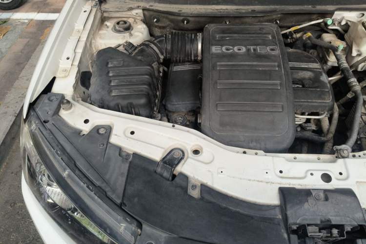 Used Chevrolet Captiva 2014 2.4L Two-Wheel Drive Urban Version 7 Seats Engine Bay Right