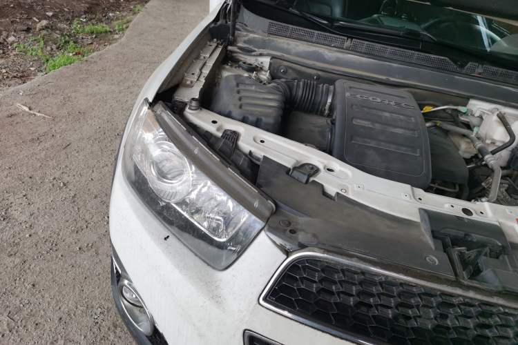 Used Chevrolet Captiva 2014 2.4L 4x4 Flagship Edition 7 Seats Engine Bay Right