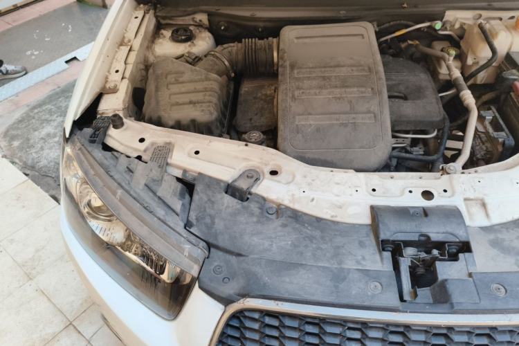 Used Chevrolet Captiva 2014 2.4L Two-Wheel Drive Urban Version 7 Seats Engine Bay Right