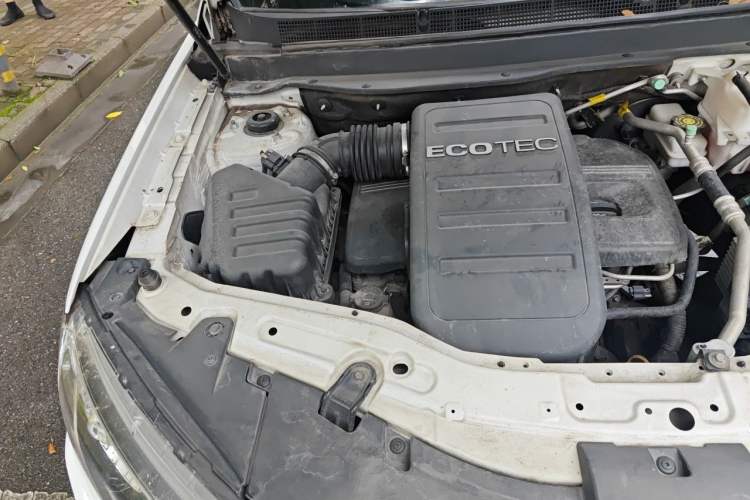 Used Chevrolet Captiva 2014 2.4L Two-Wheel Drive Urban Version 7 Seats Engine Bay Right