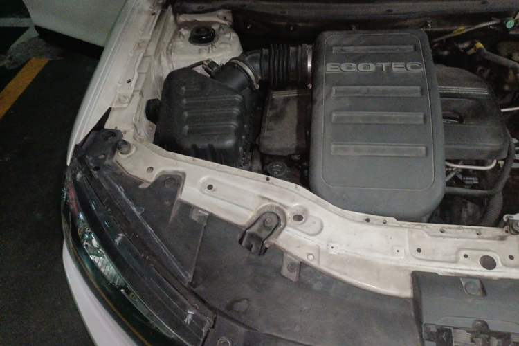 Used Chevrolet Captiva 2014 2.4L Two-Wheel Drive Urban Version 7 Seats Engine Bay Right