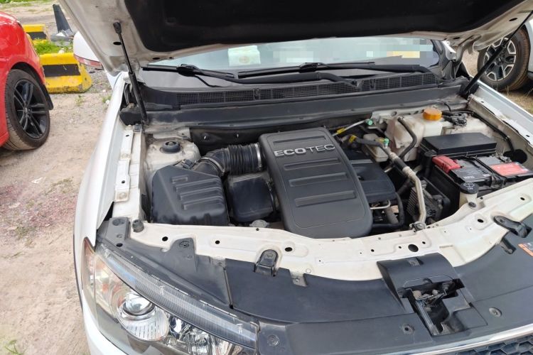 Used Chevrolet Captiva 2014 2.4L Two-Wheel Drive Urban Version 7 Seats Engine Bay Right