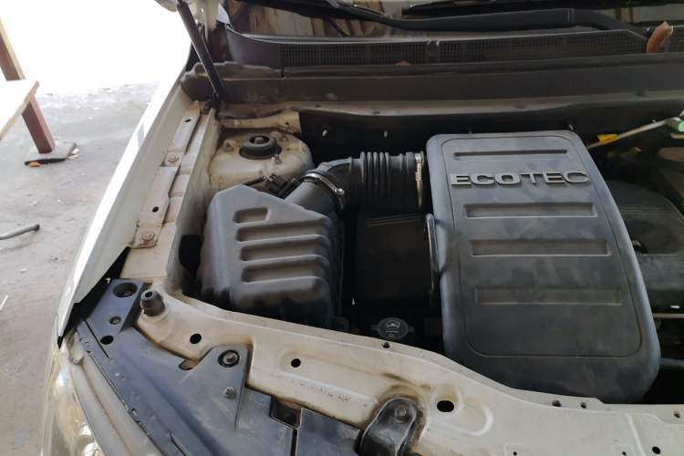 Used Chevrolet Captiva 2014 2.4L Two-Wheel Drive Urban Version 7 Seats Engine Bay Right