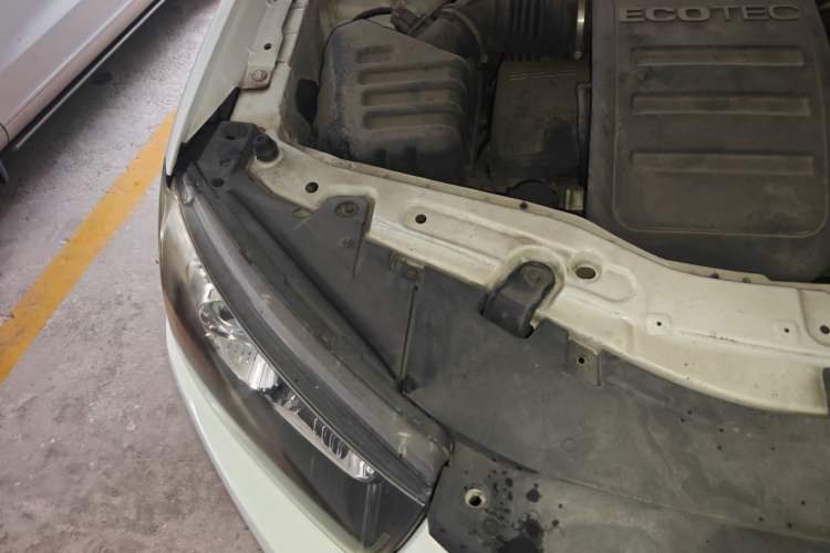 Used Chevrolet Captiva 2014 2.4L Two-Wheel Drive Urban Version 7 Seats Engine Bay Right