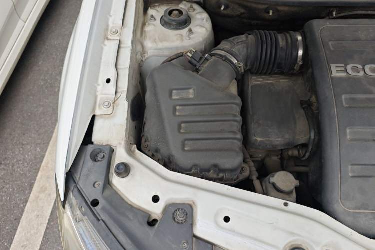 Used Chevrolet Captiva 2014 2.4L Two-Wheel Drive Urban Version 7 Seats Engine Bay Right