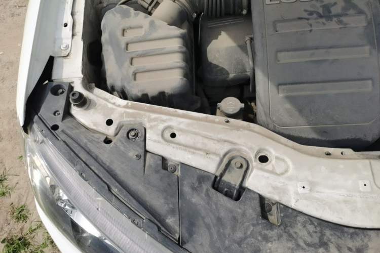 Used Chevrolet Captiva 2014 2.4L Two-Wheel Drive Urban Version 7 Seats Engine Bay Right