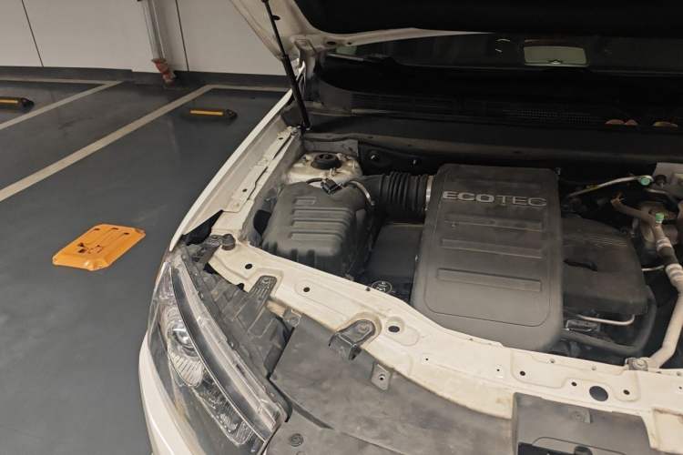 Used Chevrolet Captiva 2014 2.4L 4x4 Flagship Edition 7 Seats Engine Bay Right