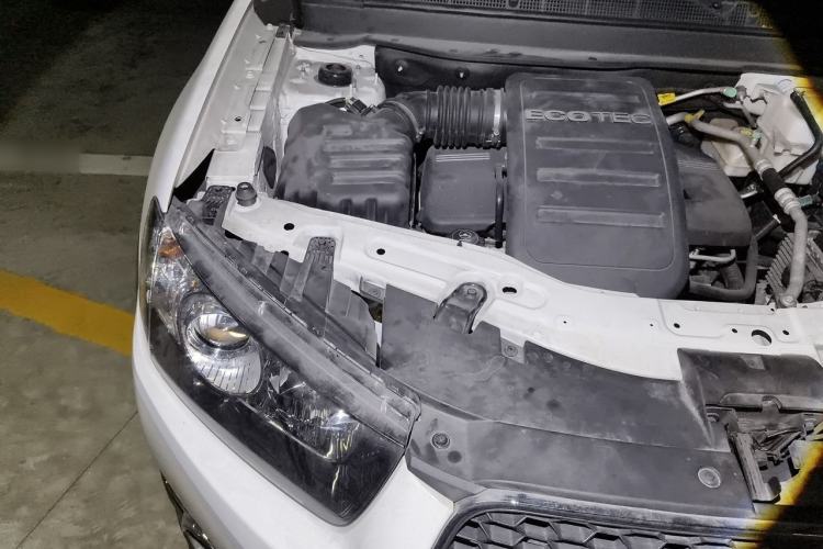 Used Chevrolet Captiva 2014 2.4L Two-Wheel Drive Urban Version 7 Seats Engine Bay Right