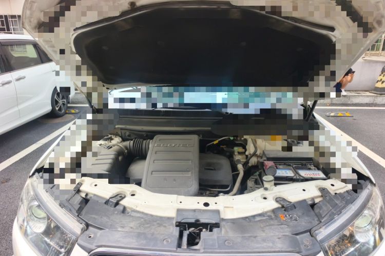 Used Chevrolet Captiva 2014 2.4L Two-Wheel Drive Urban Version 7 Seats Engine Bay