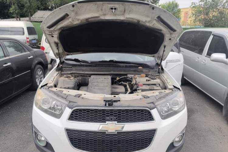 Used Chevrolet Captiva 2014 2.4L 4x4 Flagship Edition 7 Seats Engine Bay