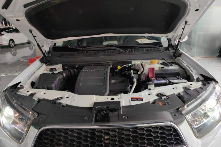 Used Chevrolet Captiva 2014 2.4L 4x4 Flagship Edition 7 Seats Engine Bay