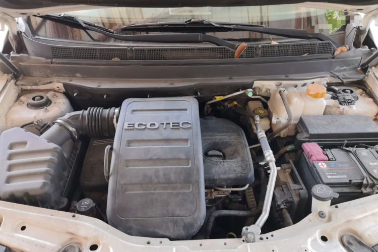 Used Chevrolet Captiva 2014 2.4L Two-Wheel Drive Urban Version 7 Seats Engine Bay