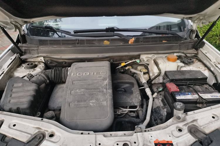 Used Chevrolet Captiva 2014 2.4L 4x4 Flagship Edition 7 Seats Engine Bay