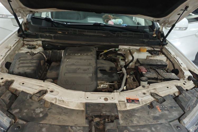 Used Chevrolet Captiva 2014 2.4L 4x4 Flagship Edition 7 Seats Engine Bay