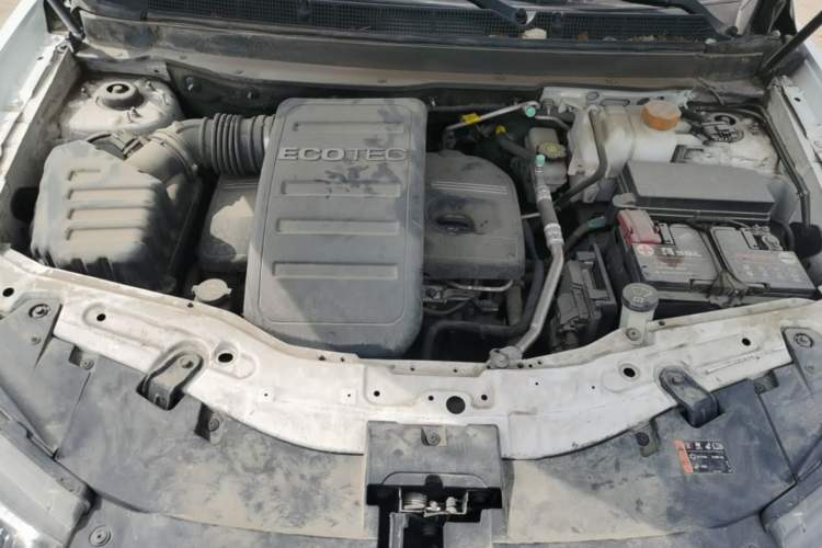 Used Chevrolet Captiva 2014 2.4L Two-Wheel Drive Urban Version 7 Seats Engine Bay