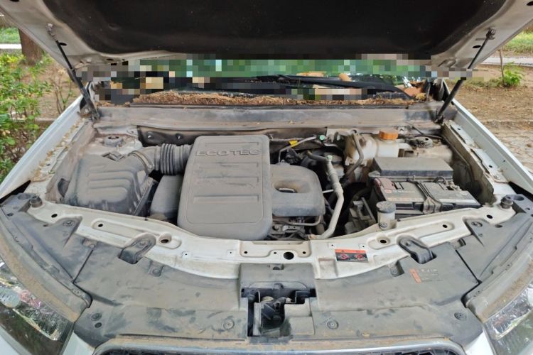Used Chevrolet Captiva 2014 2.4L 4x4 Flagship Edition 7 Seats Engine Bay