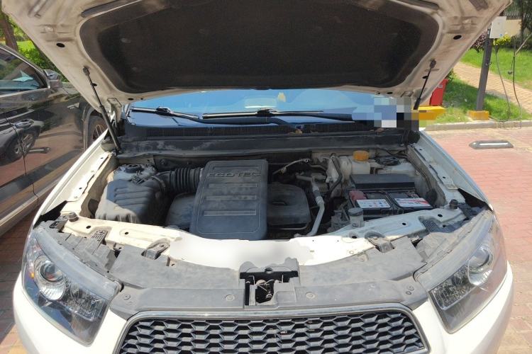 Used Chevrolet Captiva 2014 2.4L Two-Wheel Drive Urban Version 7 Seats Engine Bay