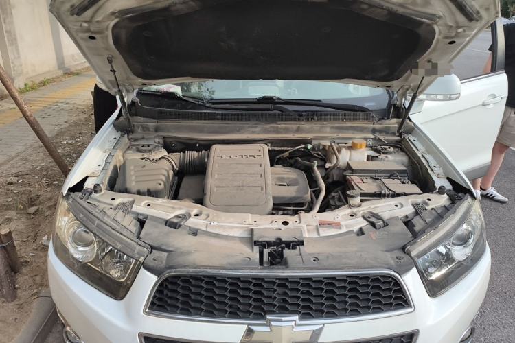 Used Chevrolet Captiva 2014 2.4L 4x4 Flagship Edition 7 Seats Engine Bay