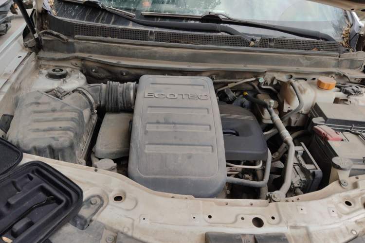 Used Chevrolet Captiva 2014 2.4L Two-Wheel Drive Urban Version 7 Seats Engine Bay