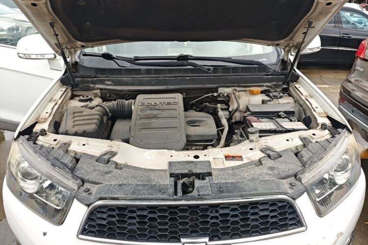 Used Chevrolet Captiva 2014 2.4L 4x4 Flagship Edition 7 Seats Engine Bay