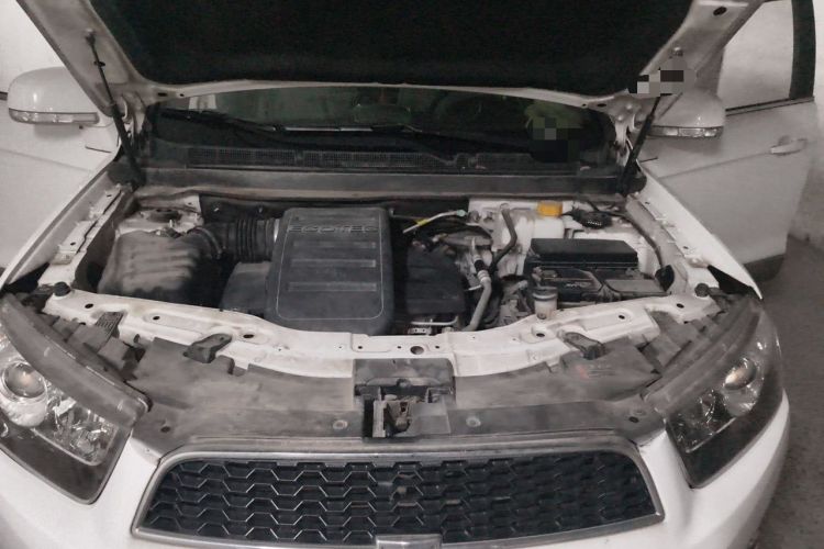 Used Chevrolet Captiva 2014 2.4L Two-Wheel Drive Urban Version 7 Seats Engine Bay