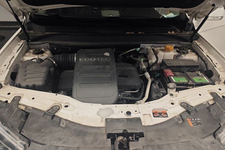 Used Chevrolet Captiva 2014 2.4L 4x4 Flagship Edition 7 Seats Engine Bay