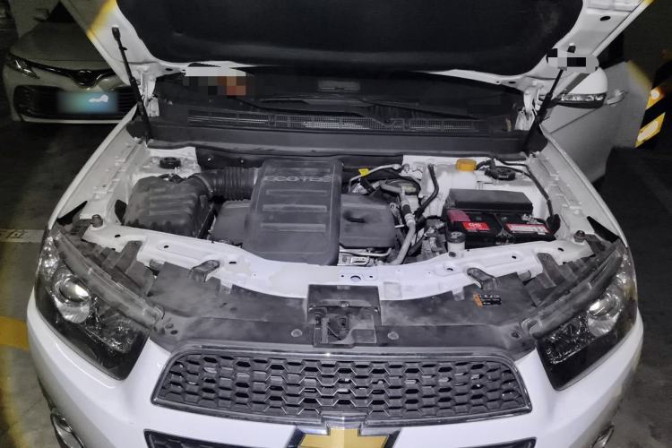 Used Chevrolet Captiva 2014 2.4L Two-Wheel Drive Urban Version 7 Seats Engine Bay