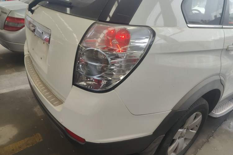 Used Chevrolet Captiva 2014 2.4L Two-Wheel Drive Urban Version 7 Seats Exterior 3