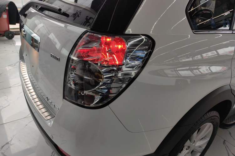 Used Chevrolet Captiva 2014 2.4L 4x4 Flagship Edition 7 Seats Exterior 3