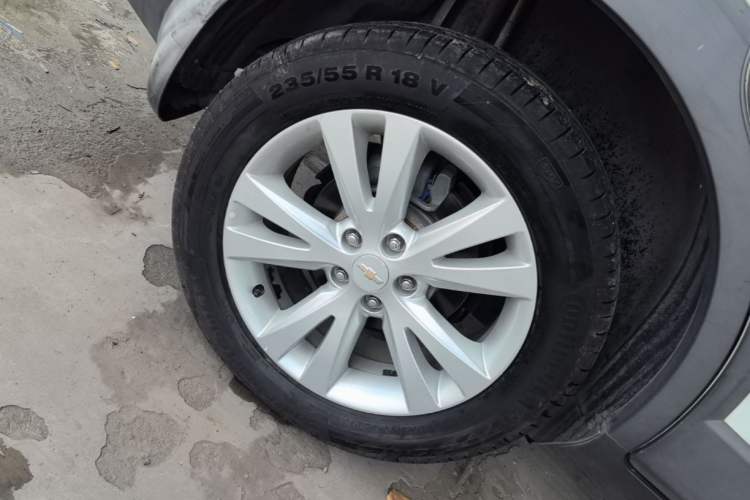Used Chevrolet Captiva 2014 2.4L 4x4 Flagship Edition 7 Seats Exterior 5