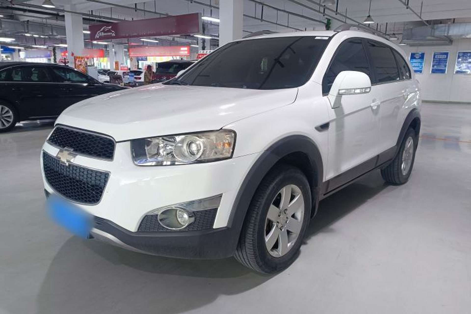 Used Chevrolet Captiva 2014 2.4L Two-Wheel Drive Urban Version 7 Seats Front Left 45 Deg