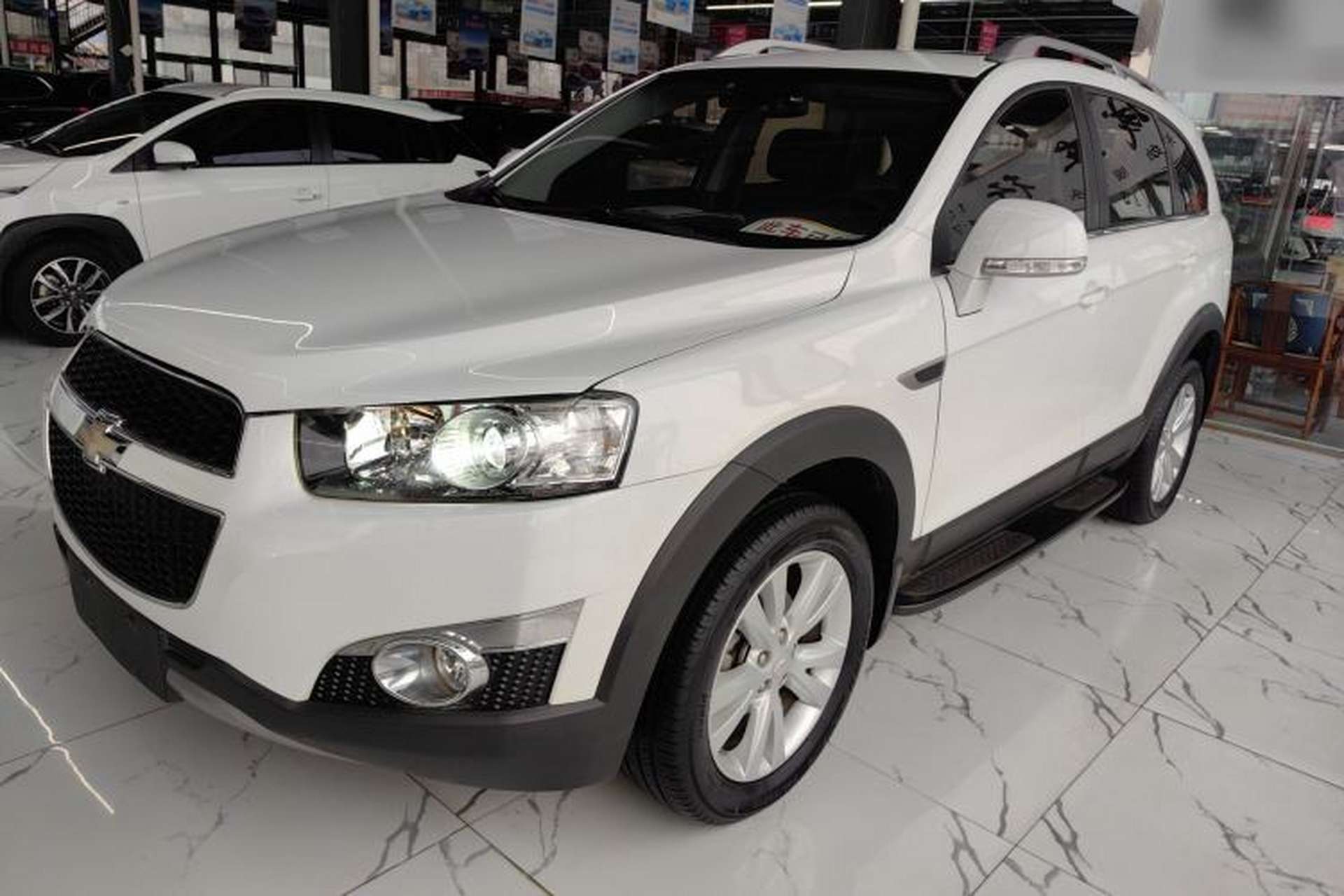 Used Chevrolet Captiva 2014 2.4L 4x4 Flagship Edition 7 Seats Front Left 45 Deg