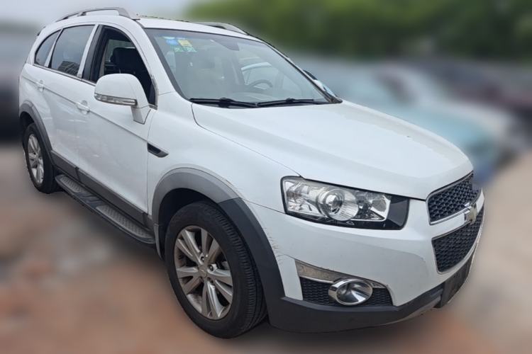 Used Chevrolet Captiva 2014 2.4L 4x4 Flagship Edition 7 Seats Front Right 45 Deg