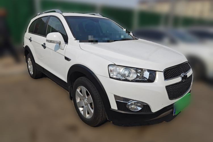 Used Chevrolet Captiva 2014 2.4L Two-Wheel Drive Urban Version 7 Seats Front Right 45 Deg