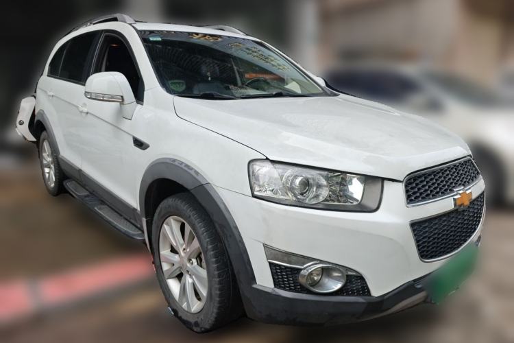 Used Chevrolet Captiva 2014 2.4L 4x4 Flagship Edition 7 Seats Front Right 45 Deg