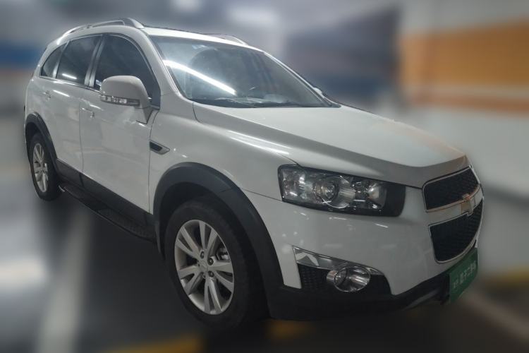 Used Chevrolet Captiva 2014 2.4L 4x4 Flagship Edition 7 Seats Front Right 45 Deg