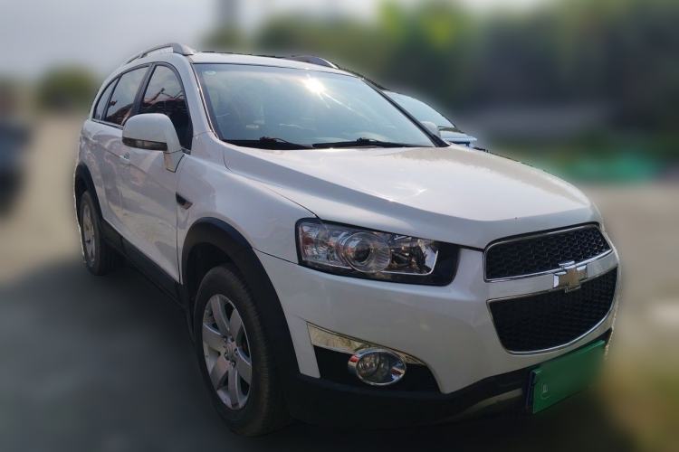 Used Chevrolet Captiva 2014 2.4L 4x4 Luxury Edition 5 Seats Front Right 45 Deg