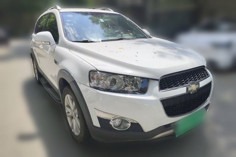 Used Chevrolet Captiva 2014 2.4L 4x4 Flagship Edition 7 Seats Front Right 45 Deg