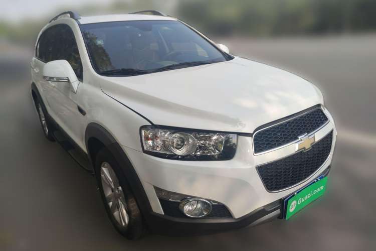 Used Chevrolet Captiva 2014 2.4L 4x4 Flagship Edition 7 Seats Front Right 45 Deg