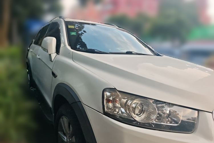 Used Chevrolet Captiva 2014 2.4L 4x4 Flagship Edition 7 Seats Front Right 45 Deg