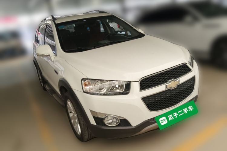 Used Chevrolet Captiva 2014 2.4L 4x4 Flagship Edition 7 Seats Front Right 45 Deg