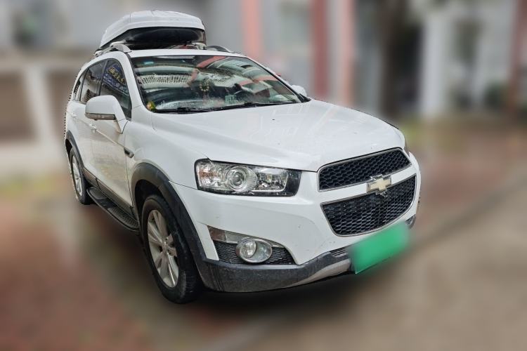 Used Chevrolet Captiva 2014 2.4L 4x4 Flagship Edition 7 Seats Front Right 45 Deg
