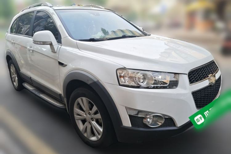 Used Chevrolet Captiva 2014 2.4L 4x4 Flagship Edition 7 Seats Front Right 45 Deg